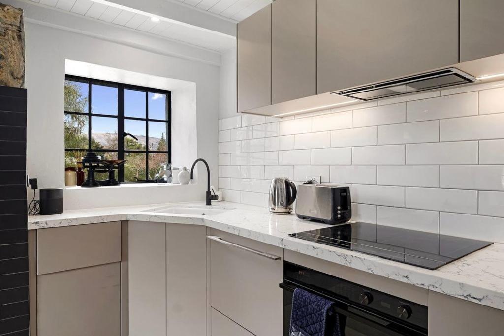 Wanaka Stone Cottage - Wanaka Holiday Home מראה חיצוני תמונה